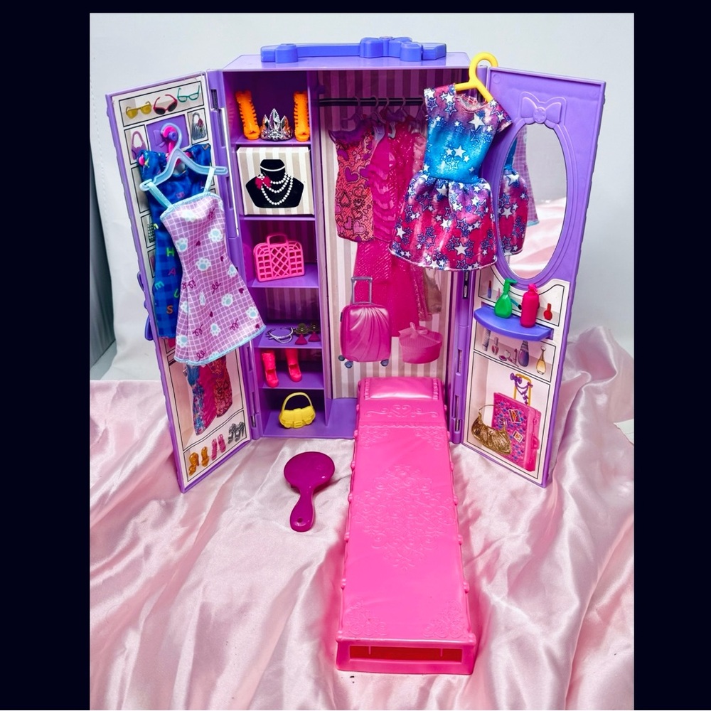 Vintage Barbie Fashion Closet Wardrobe & 12” Bed Accessories Lot